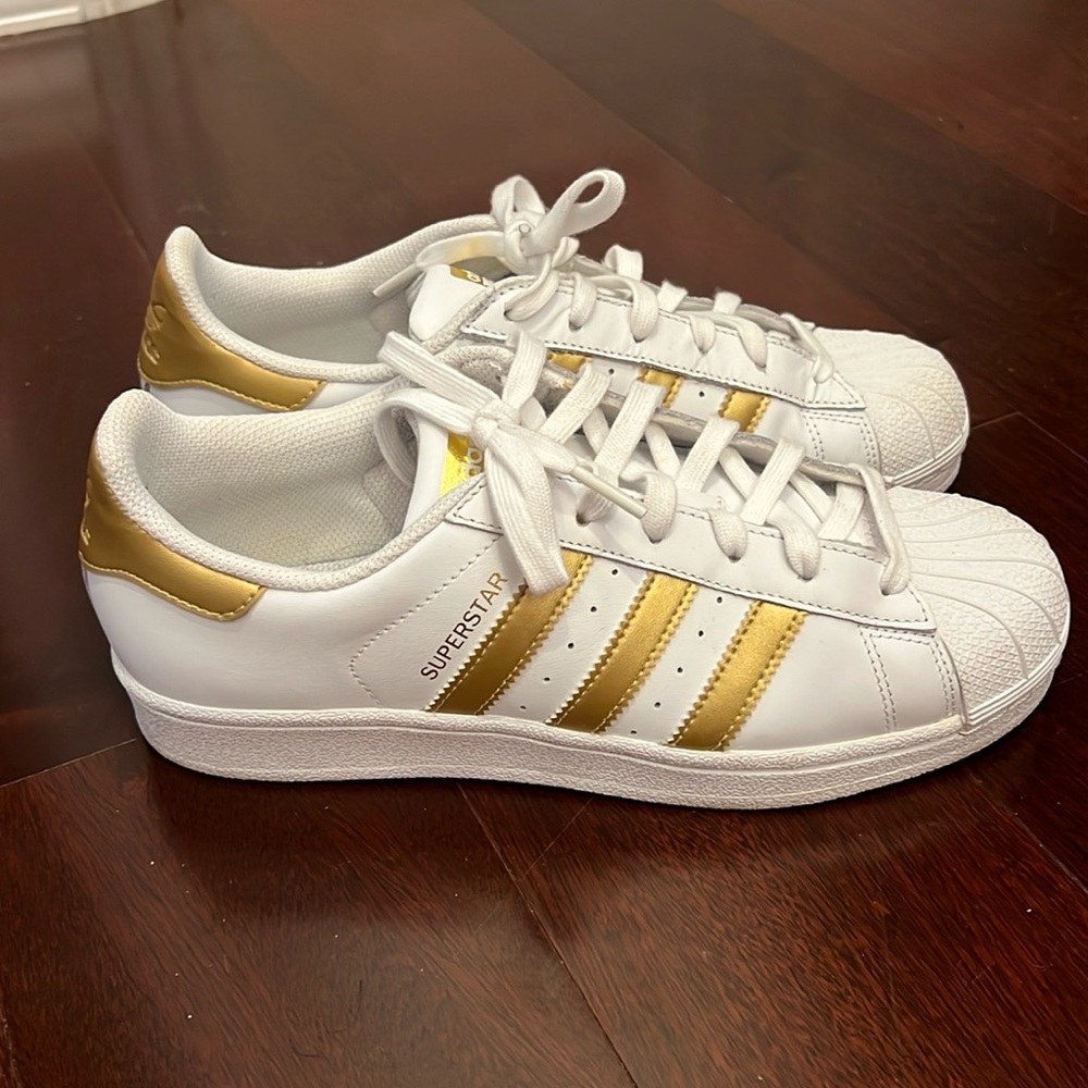 ADIDAS Superstars EUC Worn Twice